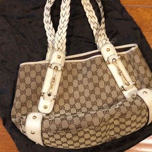 GUCCI HANDBAG (dust bag included)